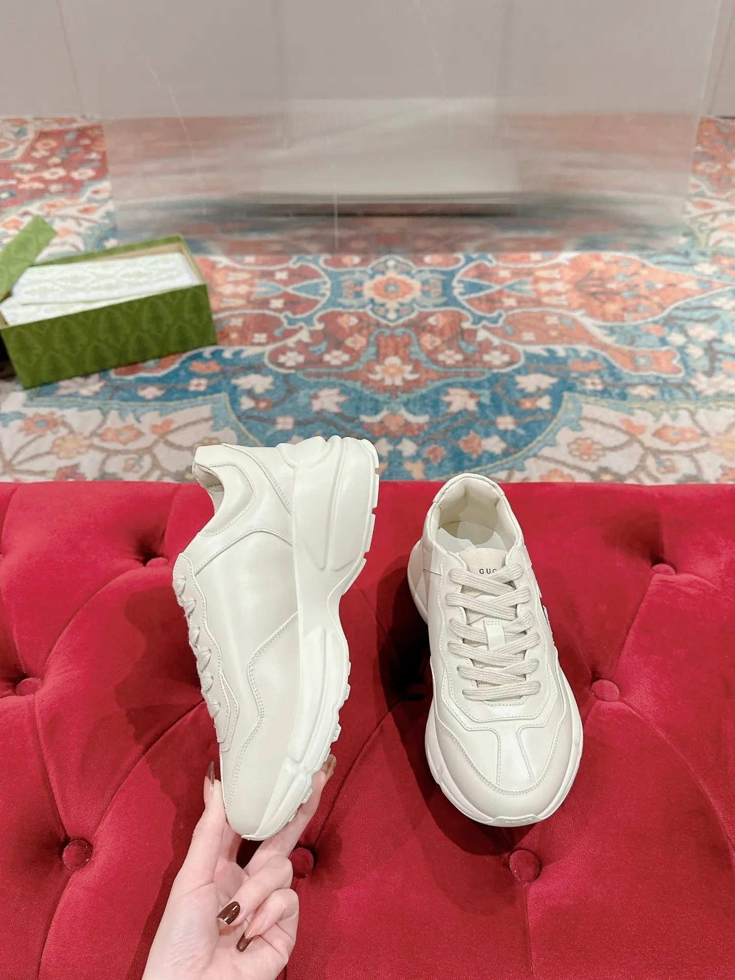 Top quality P800, ordinary P620🇮🇹Italy🇮🇹Gucci🇮🇹Dad shoes (purchase grade) (original) 👑 The original version purchased from Taikoo Hui has been continuously improved and upgraded in details, from the packaging of the shoes - anti-counterfeiting logos - shoe box accessories - fabric optimization - outsole technology - stitching - oil edge technology. We do our best ◼️ Outsole: original plate molding ◼️ Upper: original grade A imported cowhide 🐮 ◼️ Inner: original grade A mixed sheepskin 🐑 ◼️ Feet: original grade A mixed sheepskin 🐑 ◼️ Medium and low belt logo + original injection molding foot technology + original lasting technology ◼️ Original full set of customized packaging (anti-counterfeiting chip + a cloth bag + Gucci card envelope + electronic invoice with credit card slip + shoelaces) ◼️ All details of the higher version are consistent with the original version (pay attention to comparison) ◼️ Code number: 35 to 40 for women, 39-44 for men